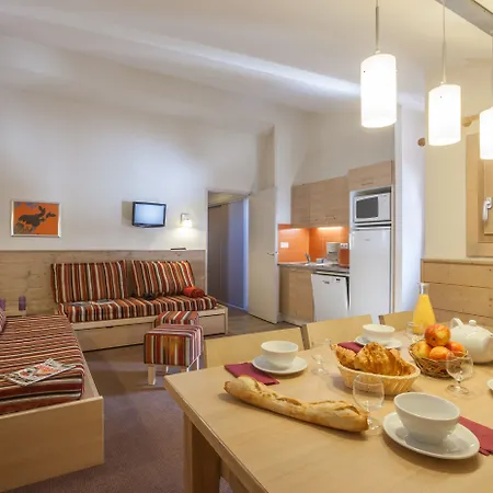 Pierre & Les Nereides 3*